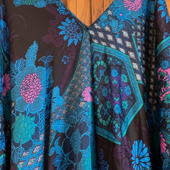 Natori Empress Caftan - Picture 4 of 8